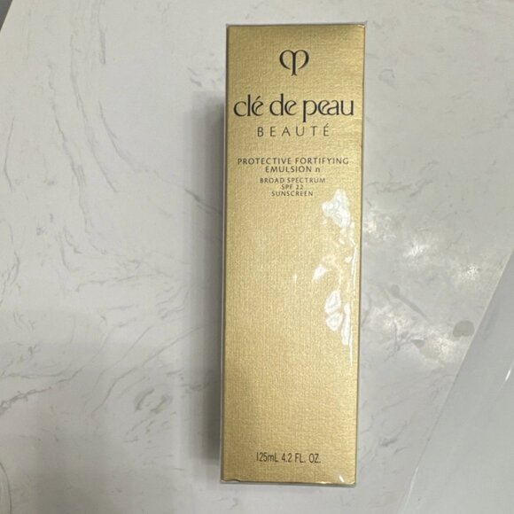 Other - Clé de Peau Beauté Protective Fortifying Emulsion SPF 22 Sunscreen 125ml